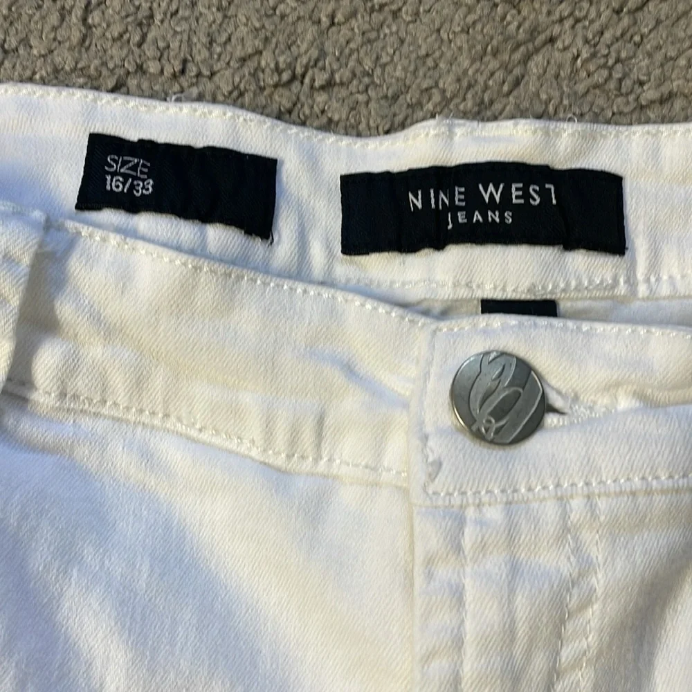 Nine West Jeans White Studded Capris | Size 16/33 - Picture 4 of 12